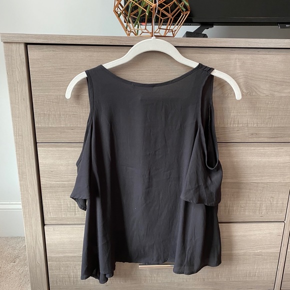 Black criss-cross top - Picture 3 of 3